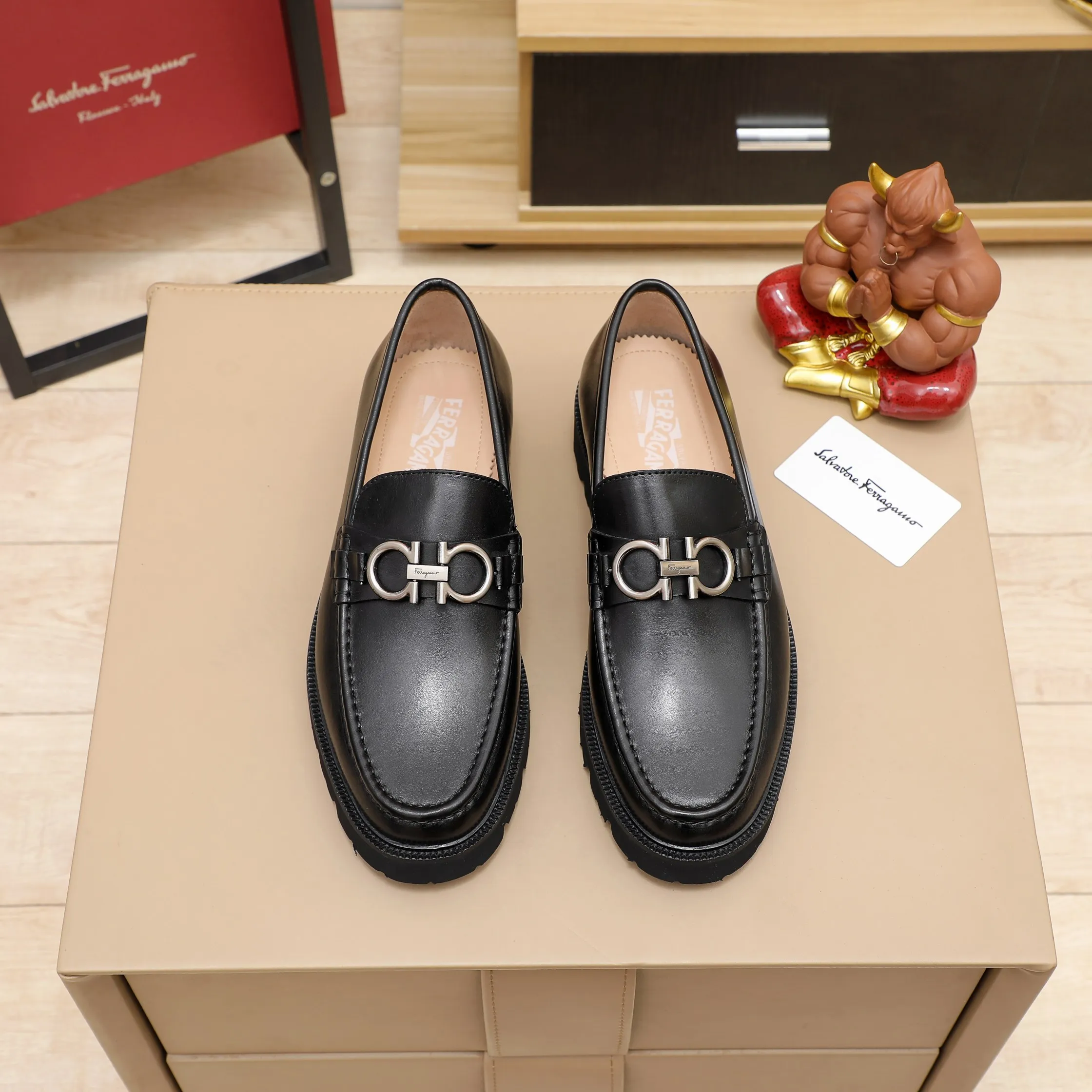 Men's shoes 💰500 🕷🕷🐂【Ferragamo】 Popular fashionable casual shoes🇨🇳Official website counter 1:1 production, original mold opening💯Good quality visible, imported high-end first-layer waxed calfskin, water-dyed🐂leather lining🌿very clear texture, high-quality waterproof, non-slip and wear-resistant outsole🎋high quality and low price, truly handmade🍓black color available! Code number 38-45……